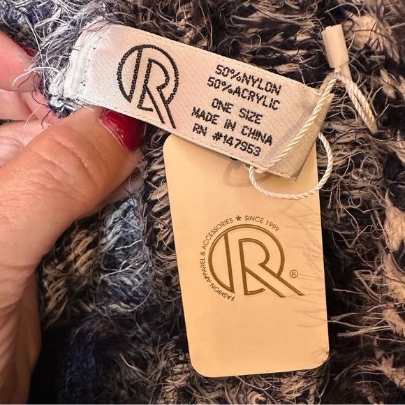 NWT Cozy Navy Blue and White Women's Sweater/Poncho - Picture 6 of 6